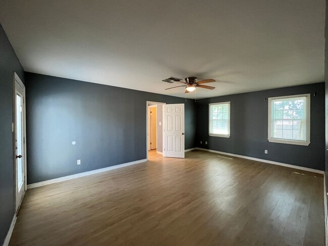 Building Photo - Ready for move in