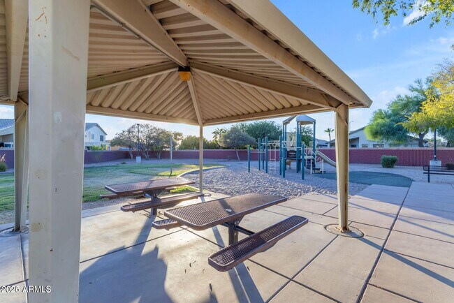 Building Photo - 10134 E Isabella Ave