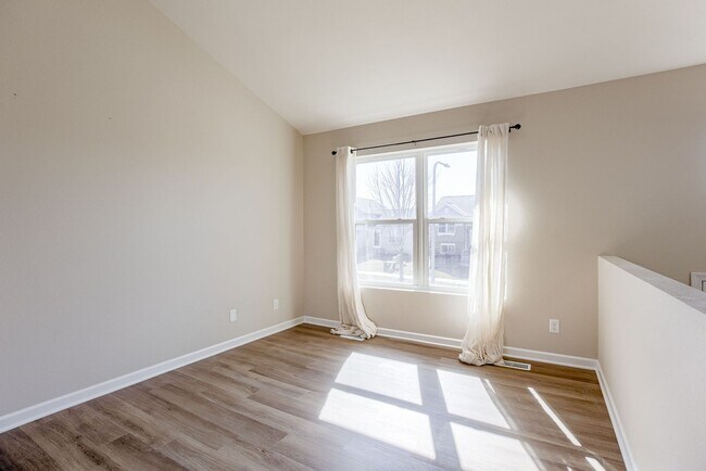 Building Photo - Bright & Spacious Elkhorn Home with Finish...