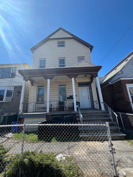 Building Photo - 223 Cator Ave