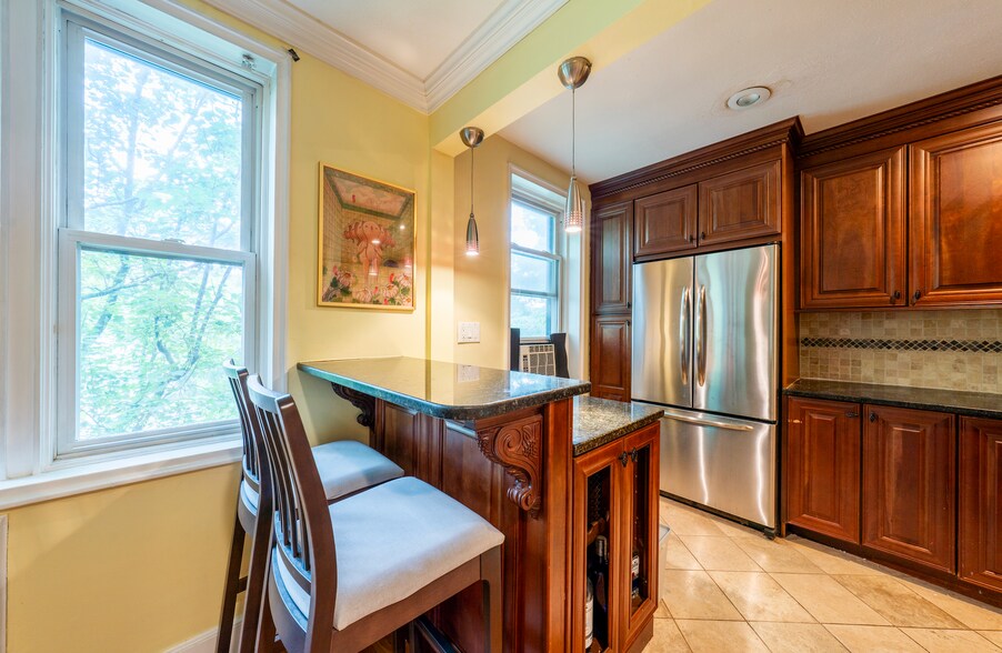 Building Photo - 50 Follen St