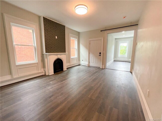 Building Photo - 53 S Clover St