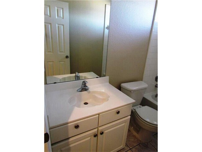 Building Photo - 1814 Roundrock
