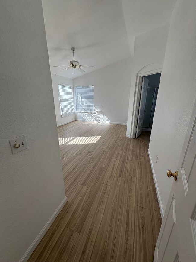 Building Photo - Spacious 4 bed/3 bath in Elk Grove 95624 M...