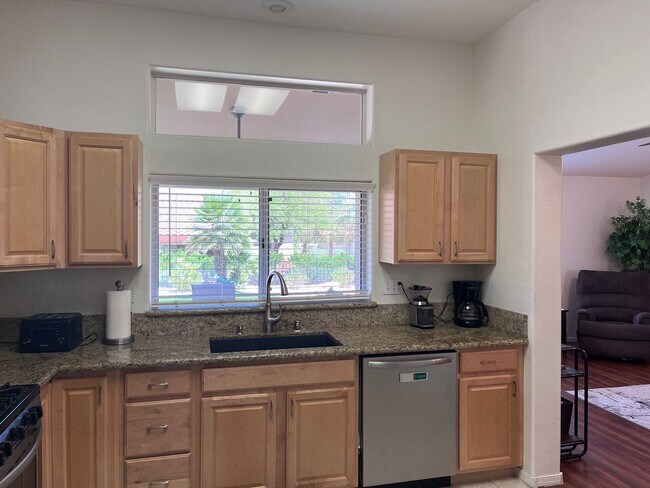 Building Photo - Sun City - Short Term Rental - Fully Furni...
