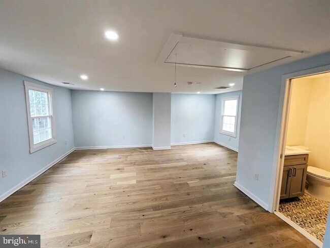 Building Photo - 306 Farnsworth Ave