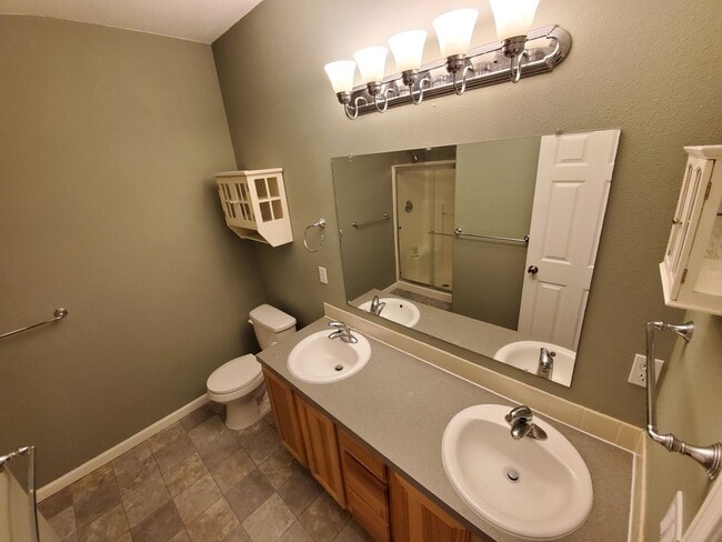Building Photo - Beautiful Spacious home in North Albany - ...