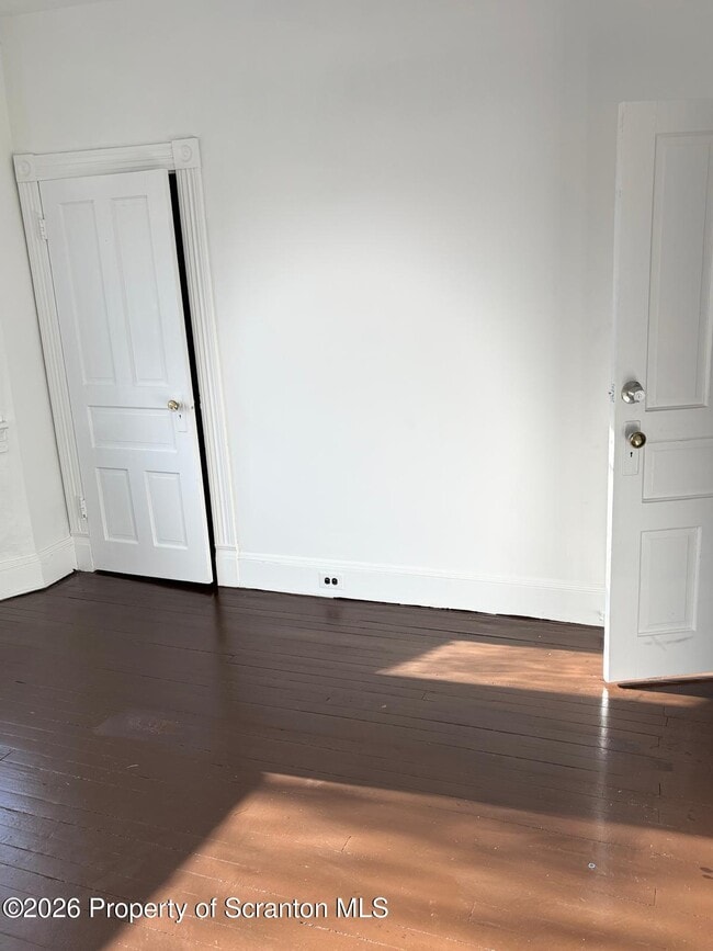 Building Photo - 719 Hemlock St