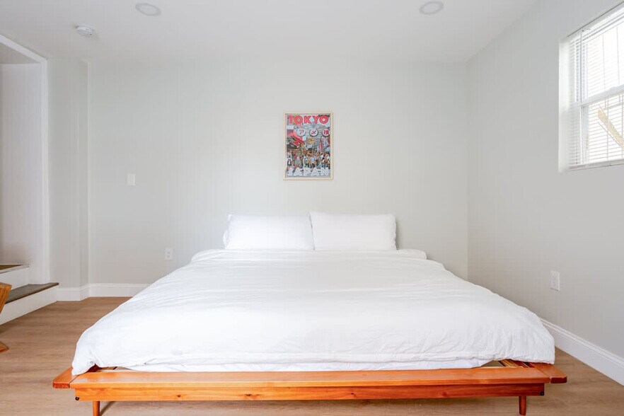 Building Photo - 1816 S 9th St