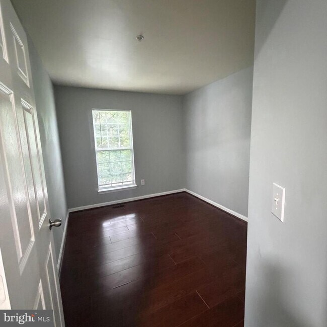 Building Photo - 10875 Sherwood Hill Rd
