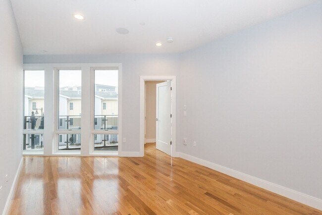 Building Photo - 275 Old Colony Ave