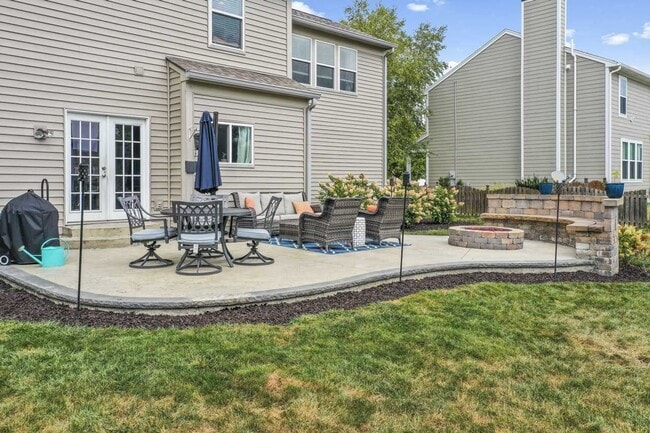 Building Photo - Luxurious 4-Bedroom Furnished Home in West...