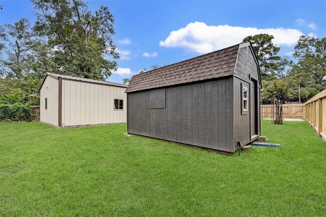 Building Photo - 1703 N Roberson St