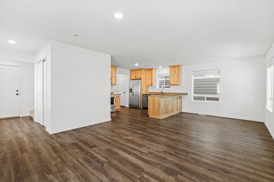 Building Photo - 1006 Pendulum Lane