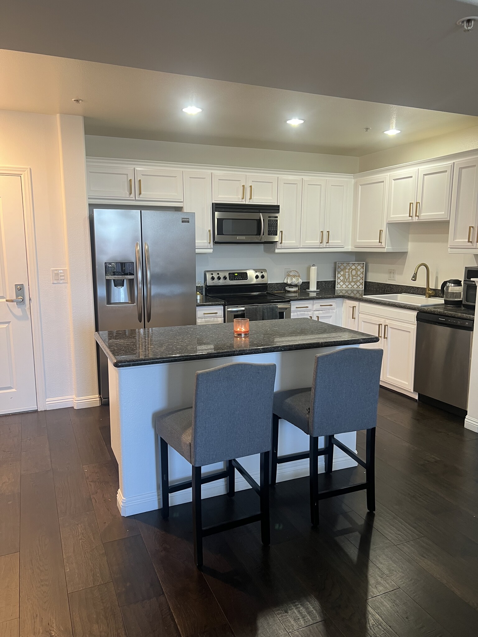 Building Photo - 3740 Santa Rosalia Dr