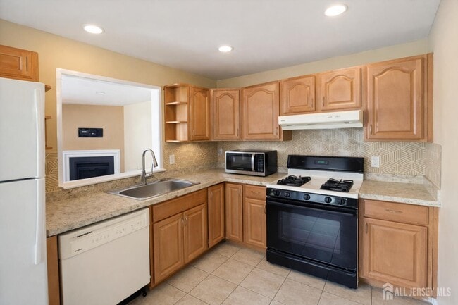 Building Photo - 1413 Pebble Pl