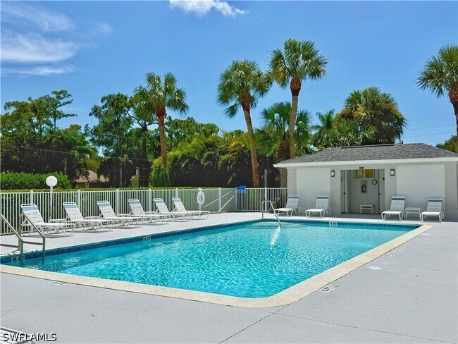 Building Photo - 1310 Charleston Square Dr