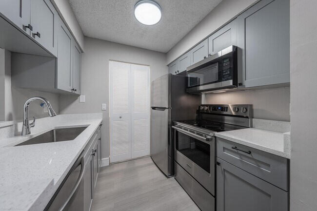 Building Photo - 1247 SW 46th Ave