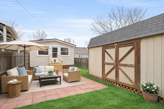 Building Photo - 818 Stafford St