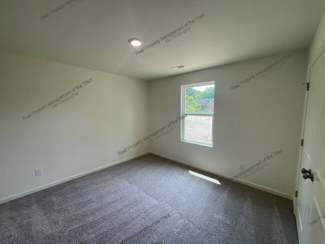 Building Photo - 305 Pearson Dr