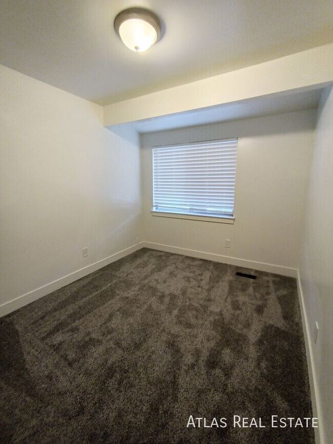 Building Photo - 1131 W 650 N St