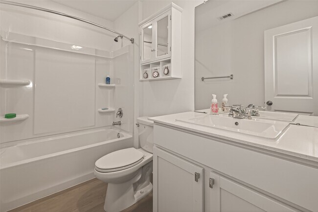 Building Photo - 6915 Lilac Vine Ln