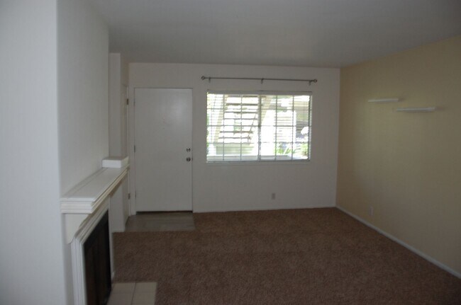 Building Photo - Two Bedroom Goleta Condo