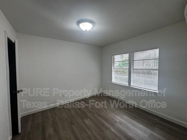 Building Photo - 2223 J B Jackson Jr Blvd