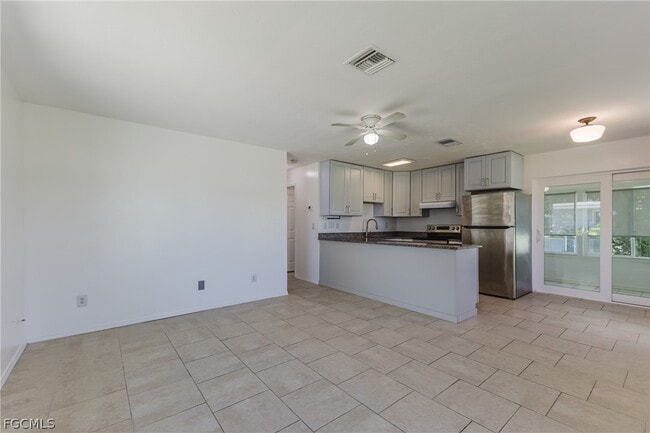 Building Photo - 16599 Davis Rd