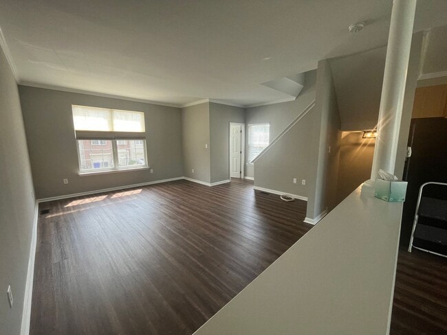 Building Photo - End Unit Townhouse in Brennan Estates- 2 Bedrooms with a bonus space