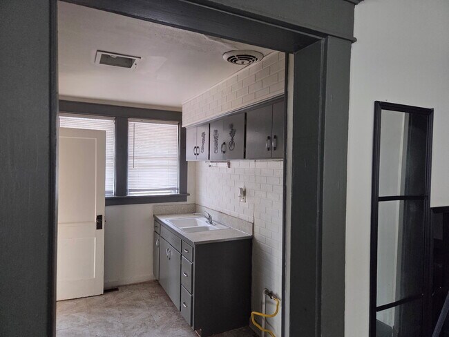 Building Photo - 429 W Hanssler Pl