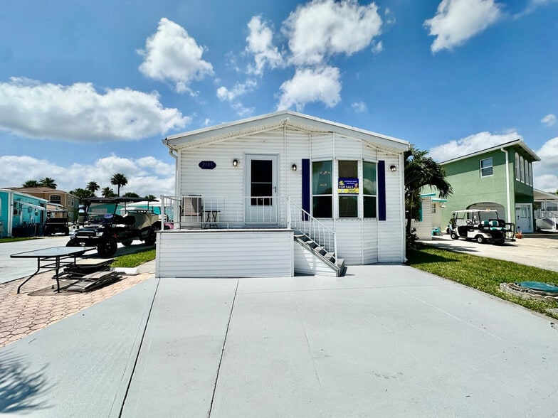Building Photo - 2145 Nettles Blvd