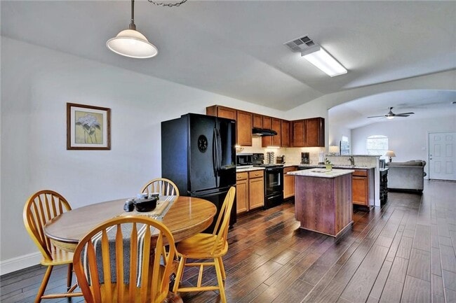 Building Photo - 124 Magpie Goose Ln