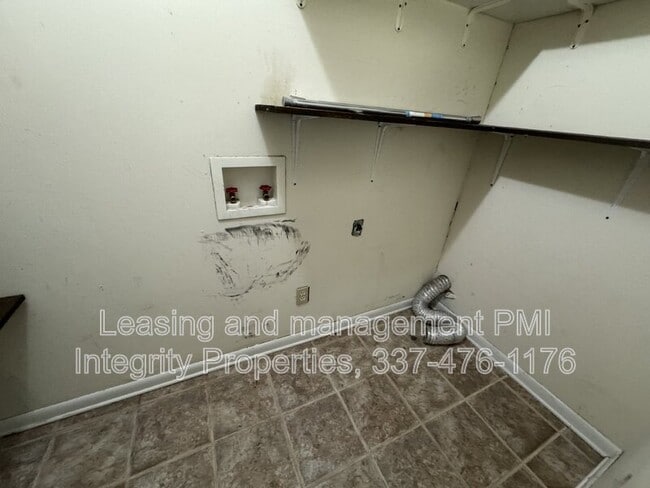 Building Photo - 114 Damon Dr