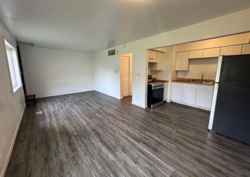Building Photo - 2030 Catalpa Dr.