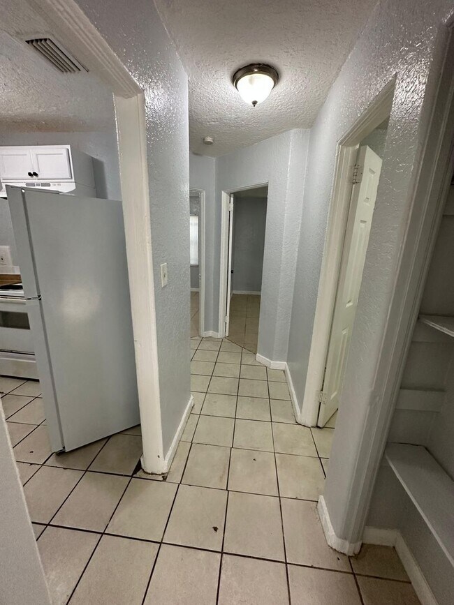 Building Photo - 310/312 Acosta St