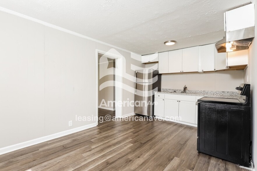 Building Photo - 3020 16th Ave SW