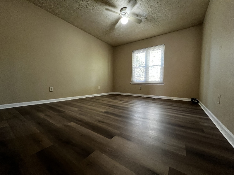 Building Photo - 6635 Meadow Green Cir