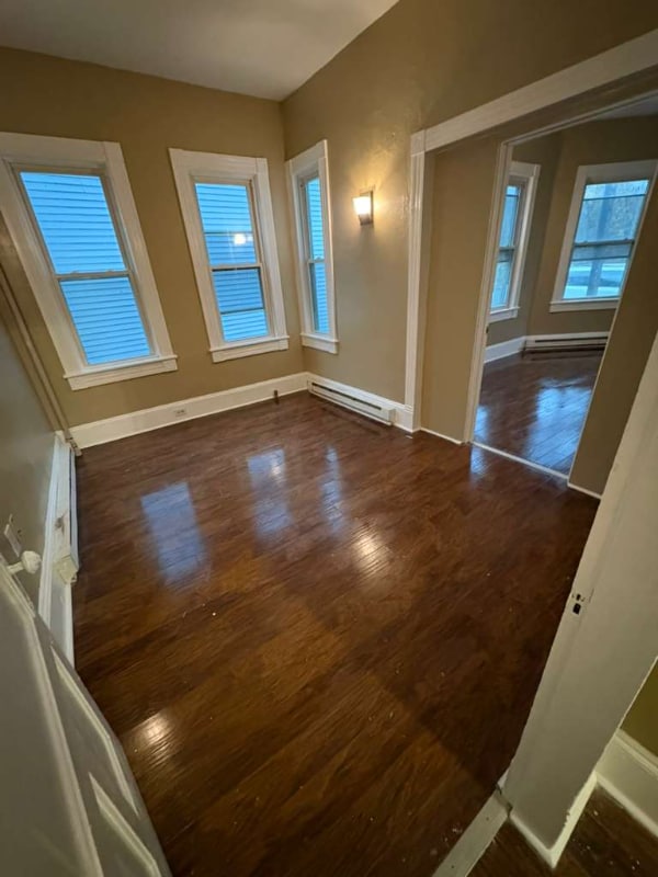 Building Photo - 552 Main St