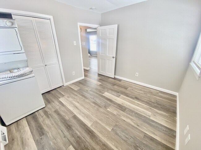 Building Photo - 1128 Maple Ave