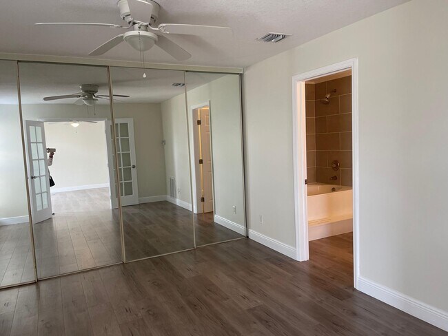 Building Photo - 645 Executive Center Dr