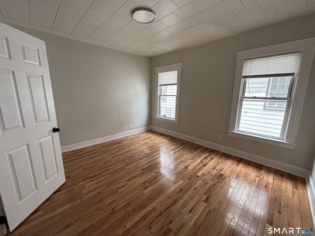 Building Photo - 241 Lewis St