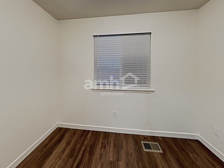 Building Photo - 19879 Alleghenny Way