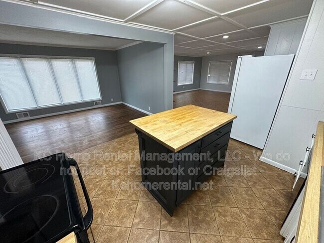 Building Photo - 5016 Norwood Ave