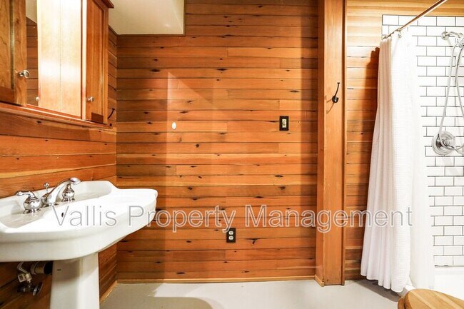 Building Photo - 2185 Trade St SE