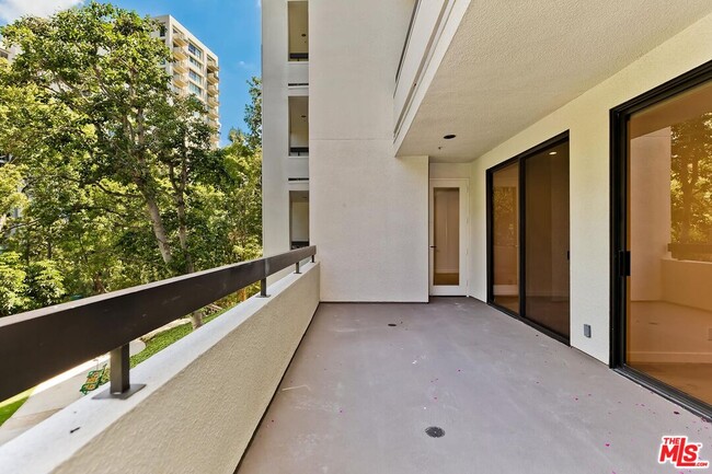 Building Photo - 2142 Century Park Ln