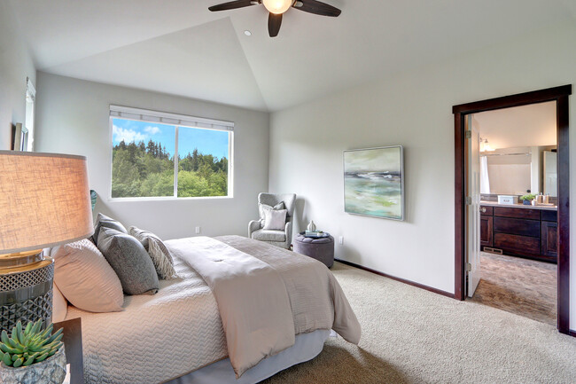 Ensuite Bedroom - 5213 Glenwood Ave