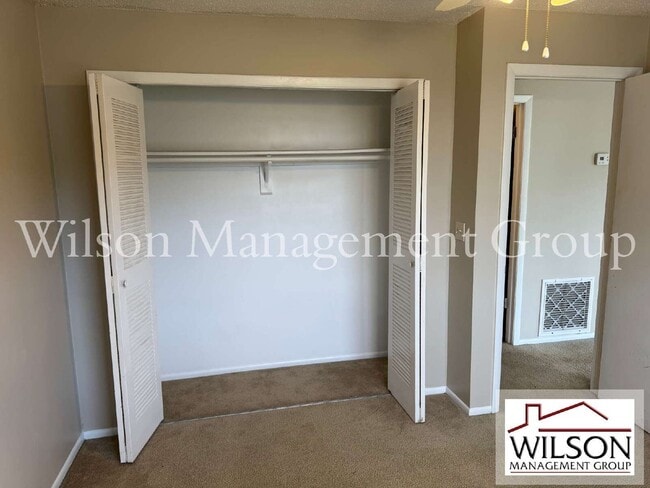 Building Photo - 701 Kings Cove Ct