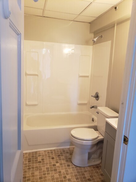 Building Photo - 500 N Catherine St