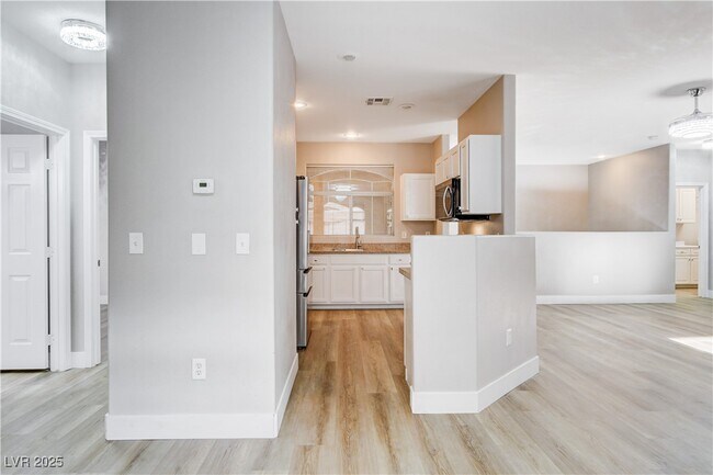 Building Photo - 1713 Sky of Red Dr